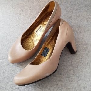FINAL SALE Tsubo Leather Nude Pumps Size 6.5